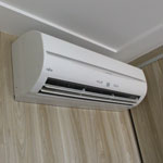 Instalação de Ar Condicionado em Osasco na madeira em cima da TV