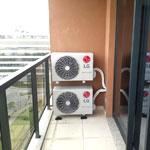 Instalação de Ar Condicionado em Ribeirão Pires uma em cima da outra no suporte terraço técnico